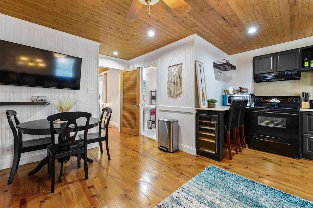 Bare Feet Bungalow -Close To Beach & Dog Friendly Gulfport Εξωτερικό φωτογραφία